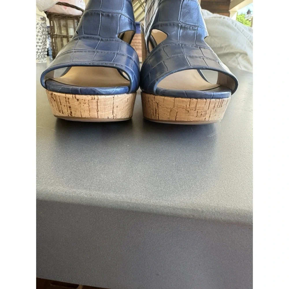 Lauren Ralph Lauren Feona blue Embossed Platform Sandals Buff Size 6